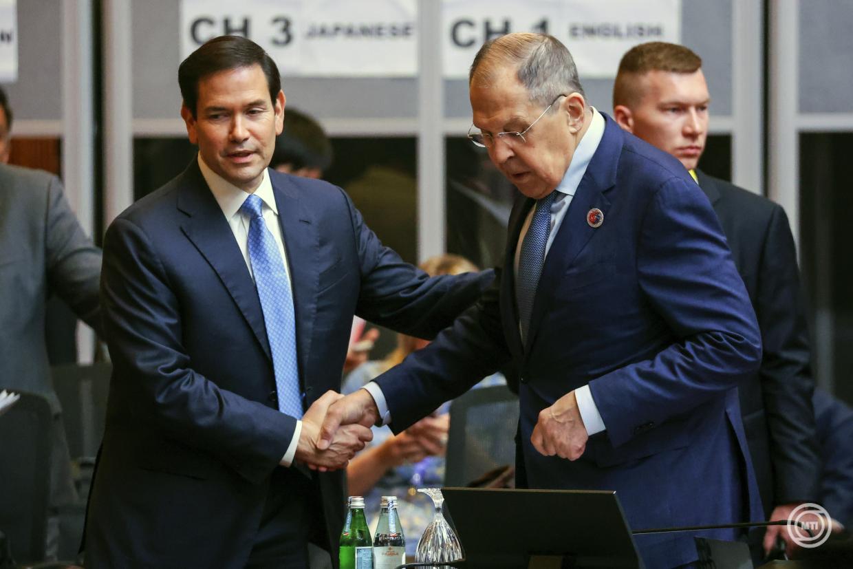 Kapcsolatba lépett az orosz és az amerikai külügyminiszter