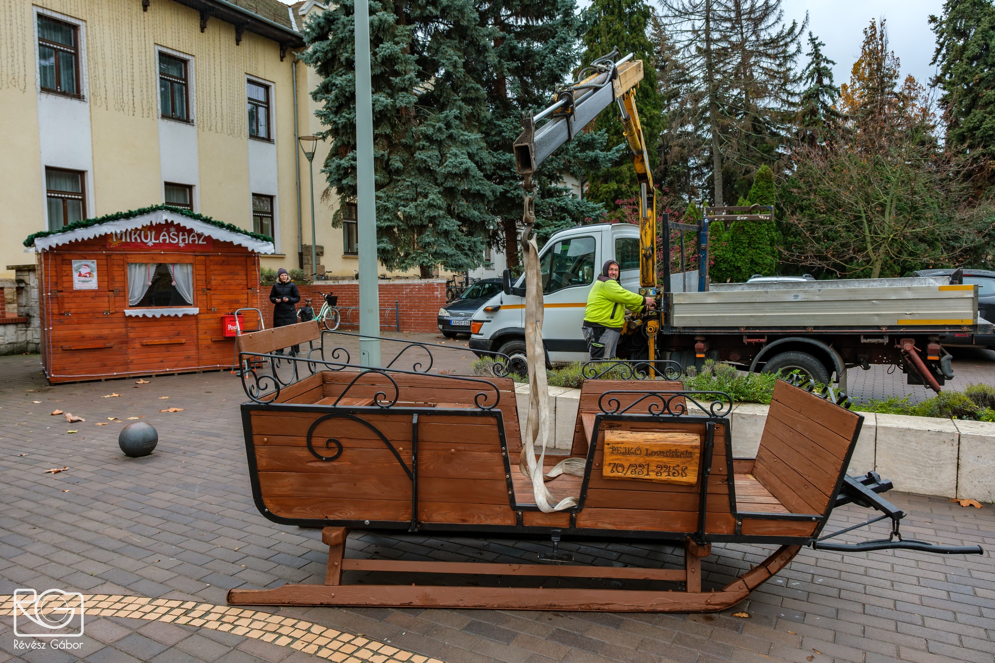 Megérkezett a Mikulás szánja Csongrád főterére