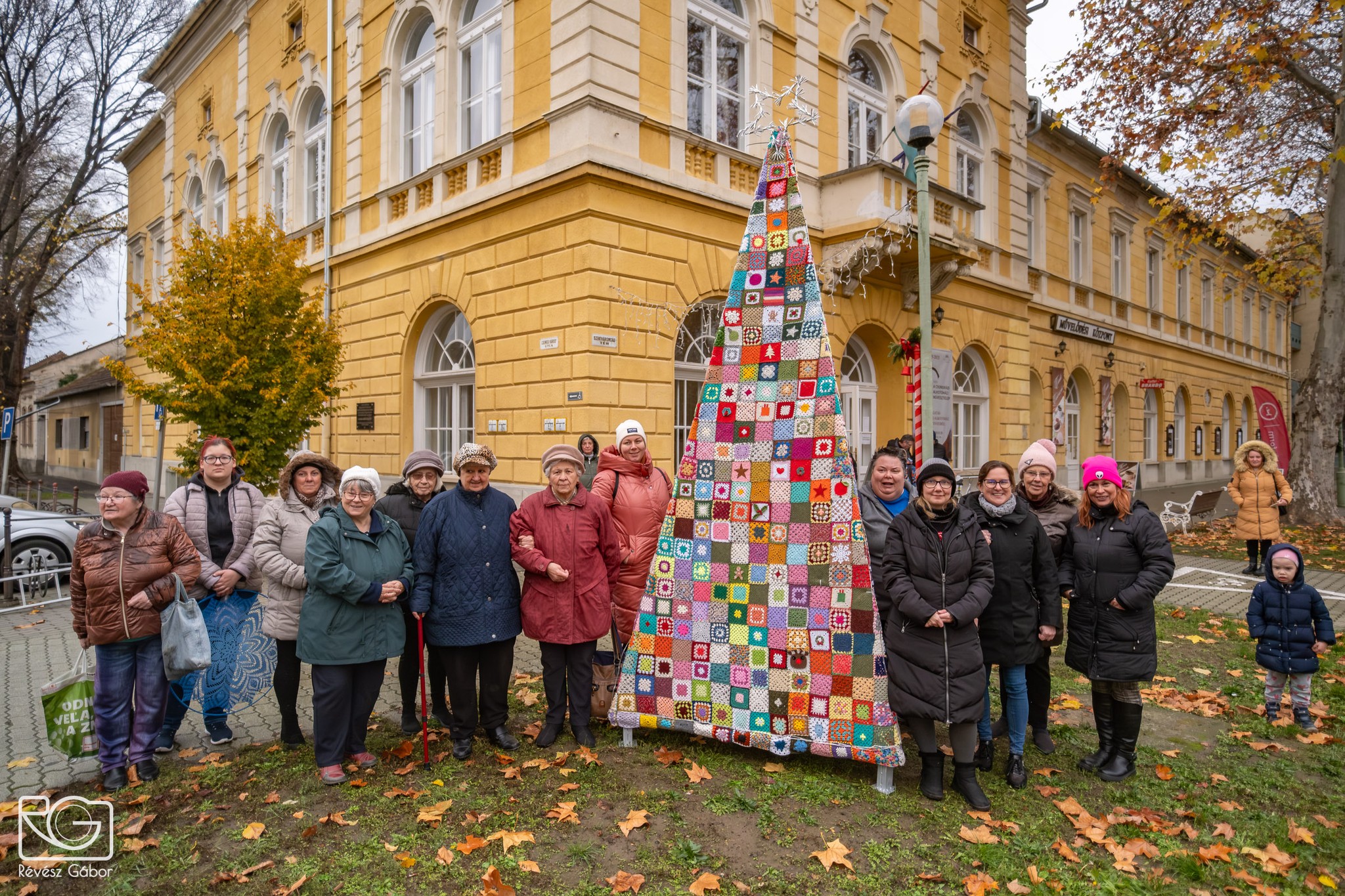 Horgolt karácsonyfa Csongrádon